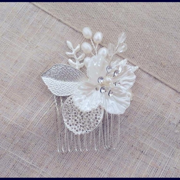 Hair Comb, Hair Jewelry Pearls Crystals Shells NWOT - Picture 1 of 2